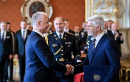 Prezident jmenoval ředitele BIS do hodnosti generálporučíka